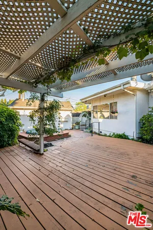 $1,075,000 | 16851 Weddington Street, Encino, CA 91436