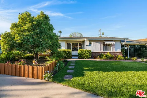$1,075,000 | 16851 Weddington Street, Encino, CA 91436