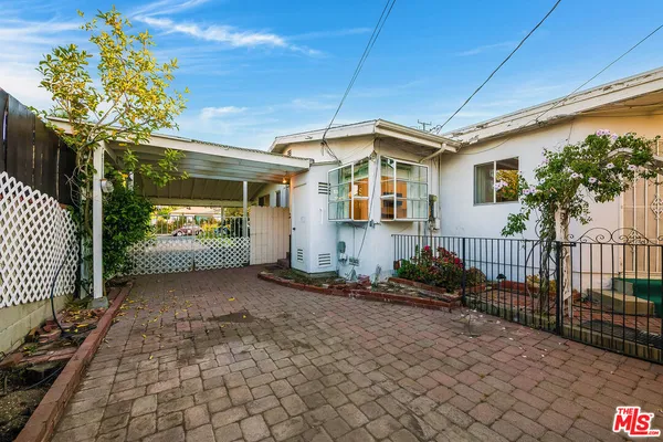 $1,075,000 | 16851 Weddington Street, Encino, CA 91436