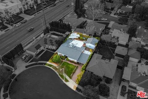 $1,075,000 | 16851 Weddington Street, Encino, CA 91436