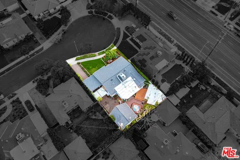 $1,075,000 | 16851 Weddington Street, Encino, CA 91436