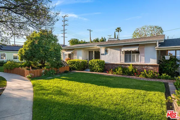 $1,075,000 | 16851 Weddington Street, Encino, CA 91436