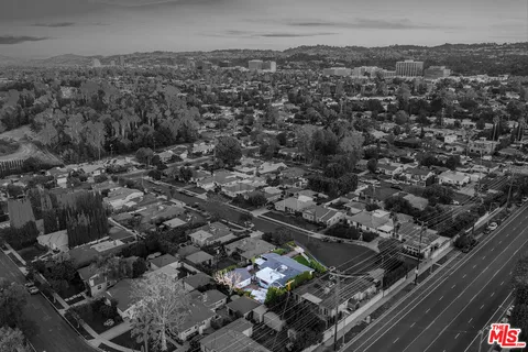 $1,075,000 | 16851 Weddington Street, Encino, CA 91436