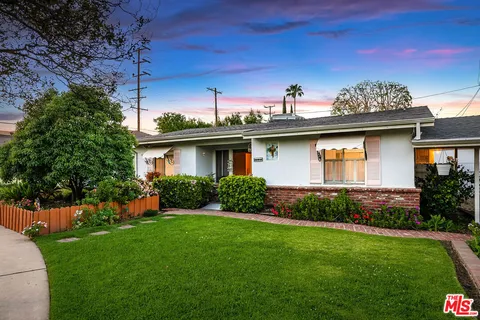 $1,075,000 | 16851 Weddington Street, Encino, CA 91436