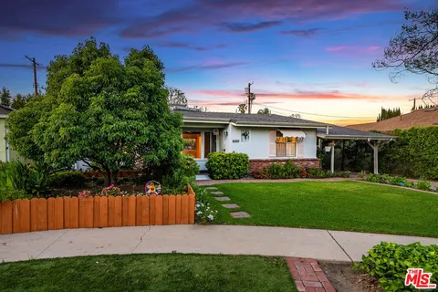 $1,075,000 | 16851 Weddington Street, Encino, CA 91436
