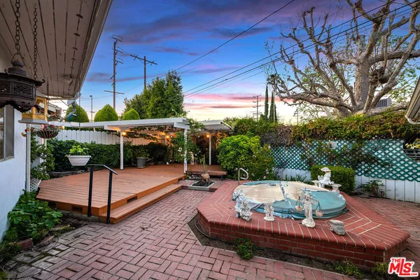 $1,075,000 | 16851 Weddington Street, Encino, CA 91436