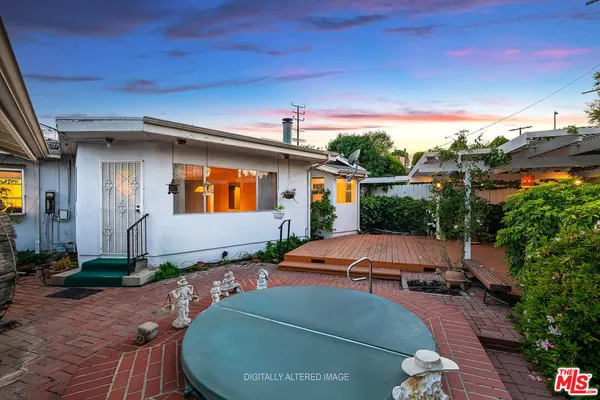 $1,075,000 | 16851 Weddington Street, Encino, CA 91436