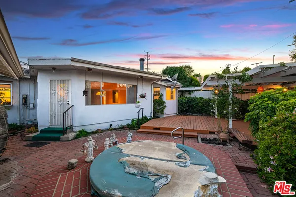 $1,075,000 | 16851 Weddington Street, Encino, CA 91436