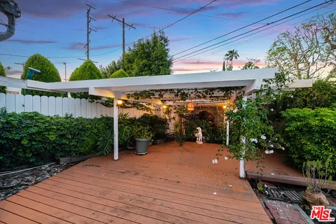 $1,075,000 | 16851 Weddington Street, Encino, CA 91436