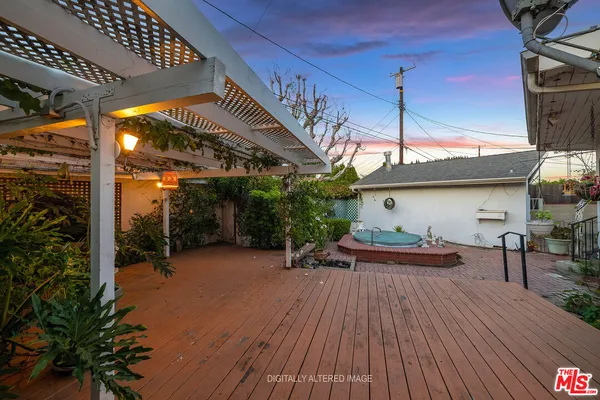 $1,075,000 | 16851 Weddington Street, Encino, CA 91436