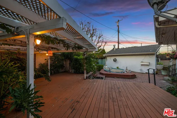 $1,075,000 | 16851 Weddington Street, Encino, CA 91436