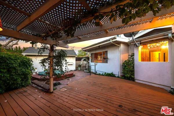 $1,075,000 | 16851 Weddington Street, Encino, CA 91436