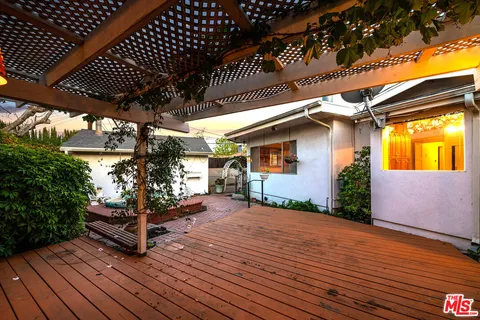 $1,075,000 | 16851 Weddington Street, Encino, CA 91436