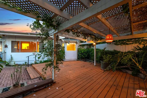 $1,075,000 | 16851 Weddington Street, Encino, CA 91436