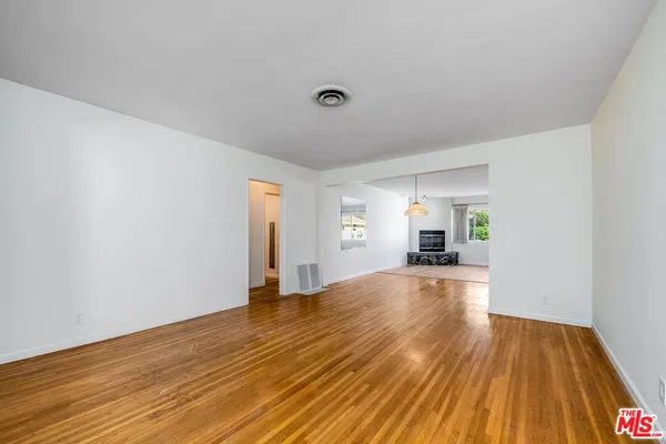 $1,075,000 | 16851 Weddington Street, Encino, CA 91436
