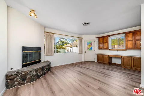$1,075,000 | 16851 Weddington Street, Encino, CA 91436