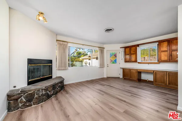$1,075,000 | 16851 Weddington Street, Encino, CA 91436