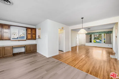 $1,075,000 | 16851 Weddington Street, Encino, CA 91436