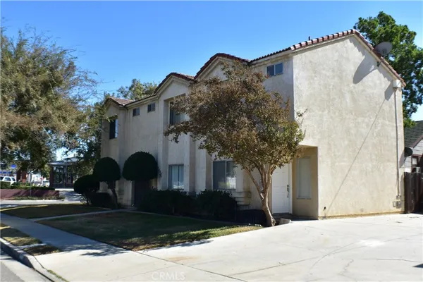 $2,450 | 220 West 3rd Street, Unit 101, Corona, CA 92882
