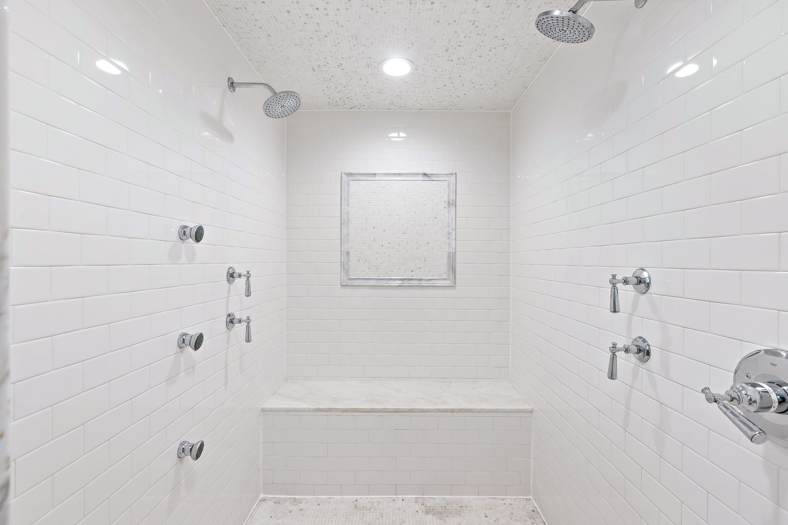 180 Old Farm Road Northfield, IL 60093 - Photo 22 of 41 a bathroom with a bathtub and shower