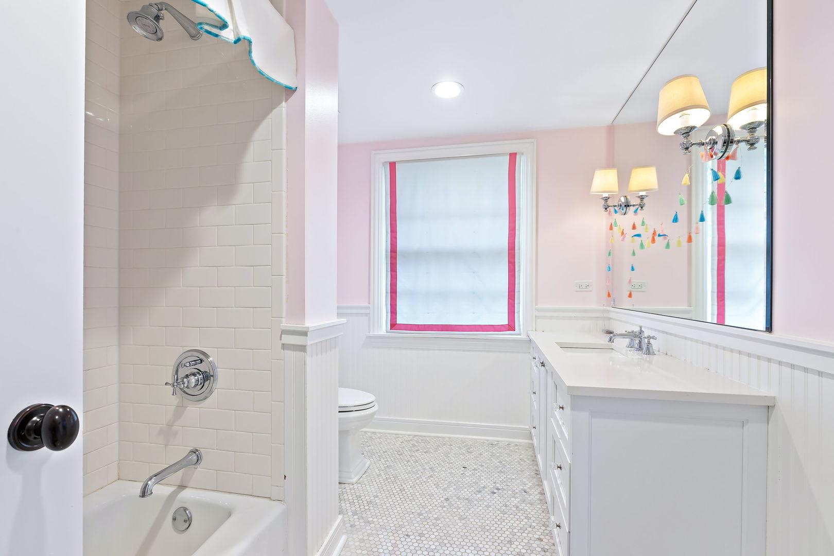 180 Old Farm Road Northfield, IL 60093 - Photo 28 of 41 a bathroom with a sink a toilet and shower