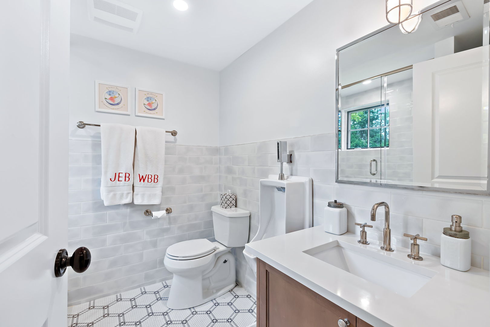 180 Old Farm Road Northfield, IL 60093 - Photo 31 of 41 a bathroom with a sink toilet and a mirror
