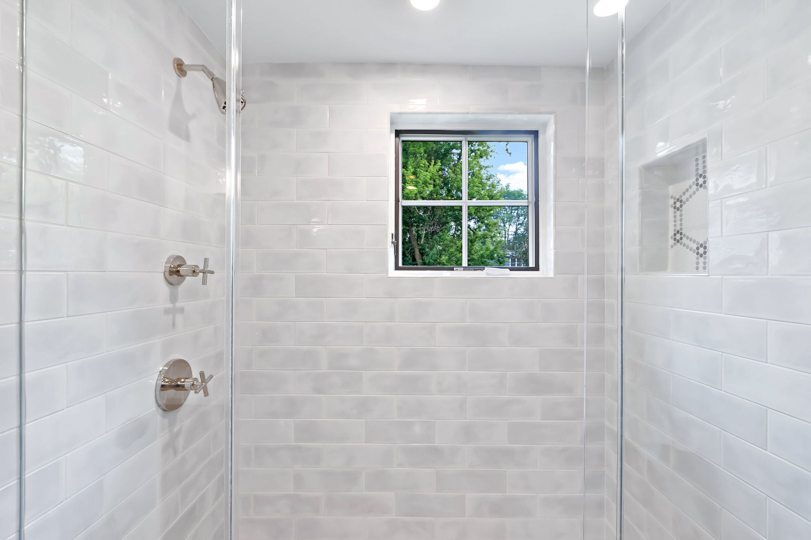 180 Old Farm Road Northfield, IL 60093 - Photo 32 of 41 a bathroom with a shower