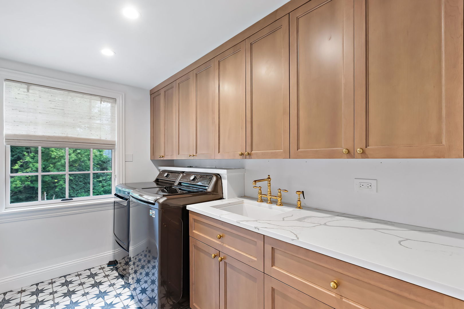 180 Old Farm Road Northfield, IL 60093 - Photo 33 of 41 a kitchen with a sink a cabinets and appliances
