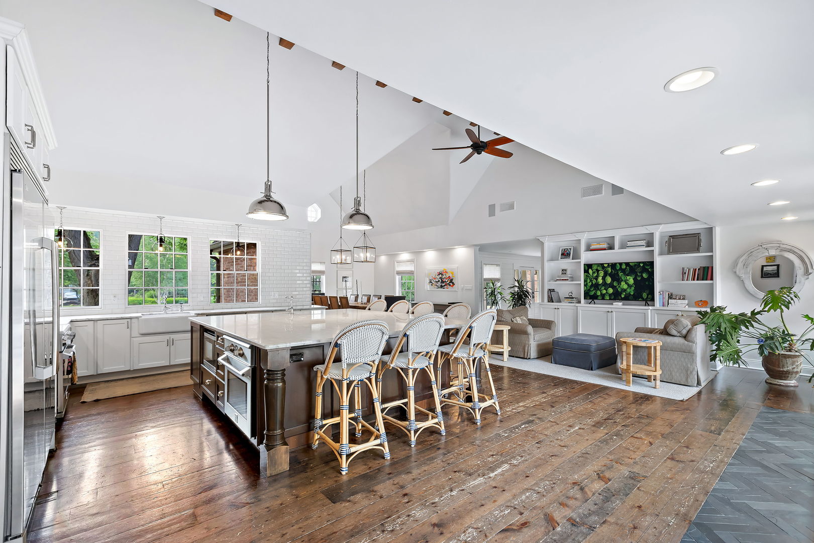 180 Old Farm Road Northfield, IL 60093 - Photo 4 of 41 a view of a dining room with furniture window and wooden floor