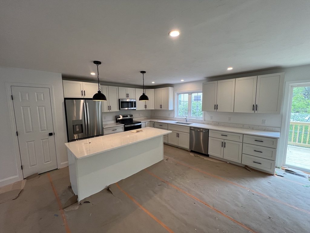 39 Lincoln Street, Unit A Webster, MA 01570 - Photo 4 of 36