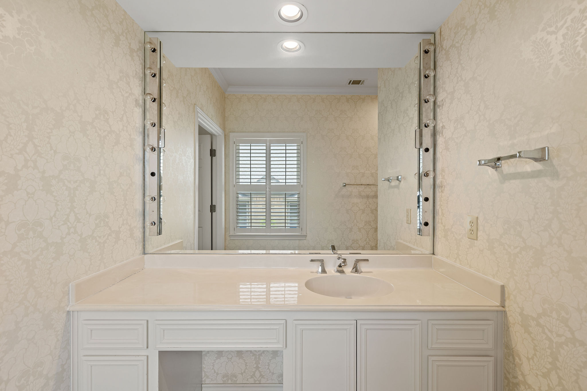2834 Montebello Road, Unit B11 Austin, TX 78746 - Photo 30 of 39
