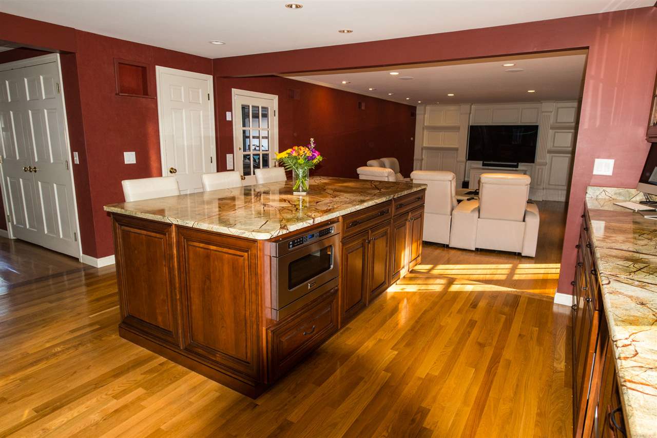 117 North Gate Road Manchester, NH 03104 - Photo 3 of 31 Gallery Image 3