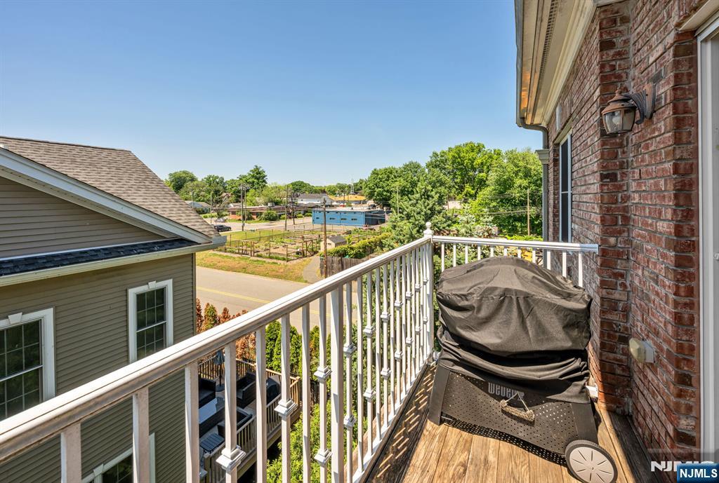 1302 Rio Vista Lane Northvale, NJ 07647 - Photo 21 of 39