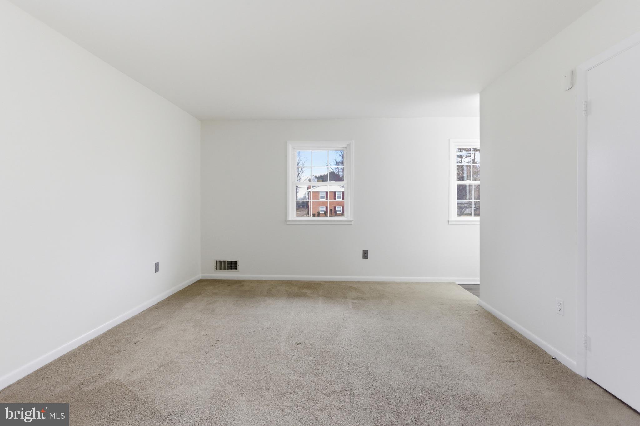14717 Flintstone Lane Silver Spring, MD 20905 - Photo 27 of 32 an empty room with a window