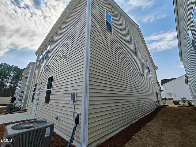 a view of a back yard of the house