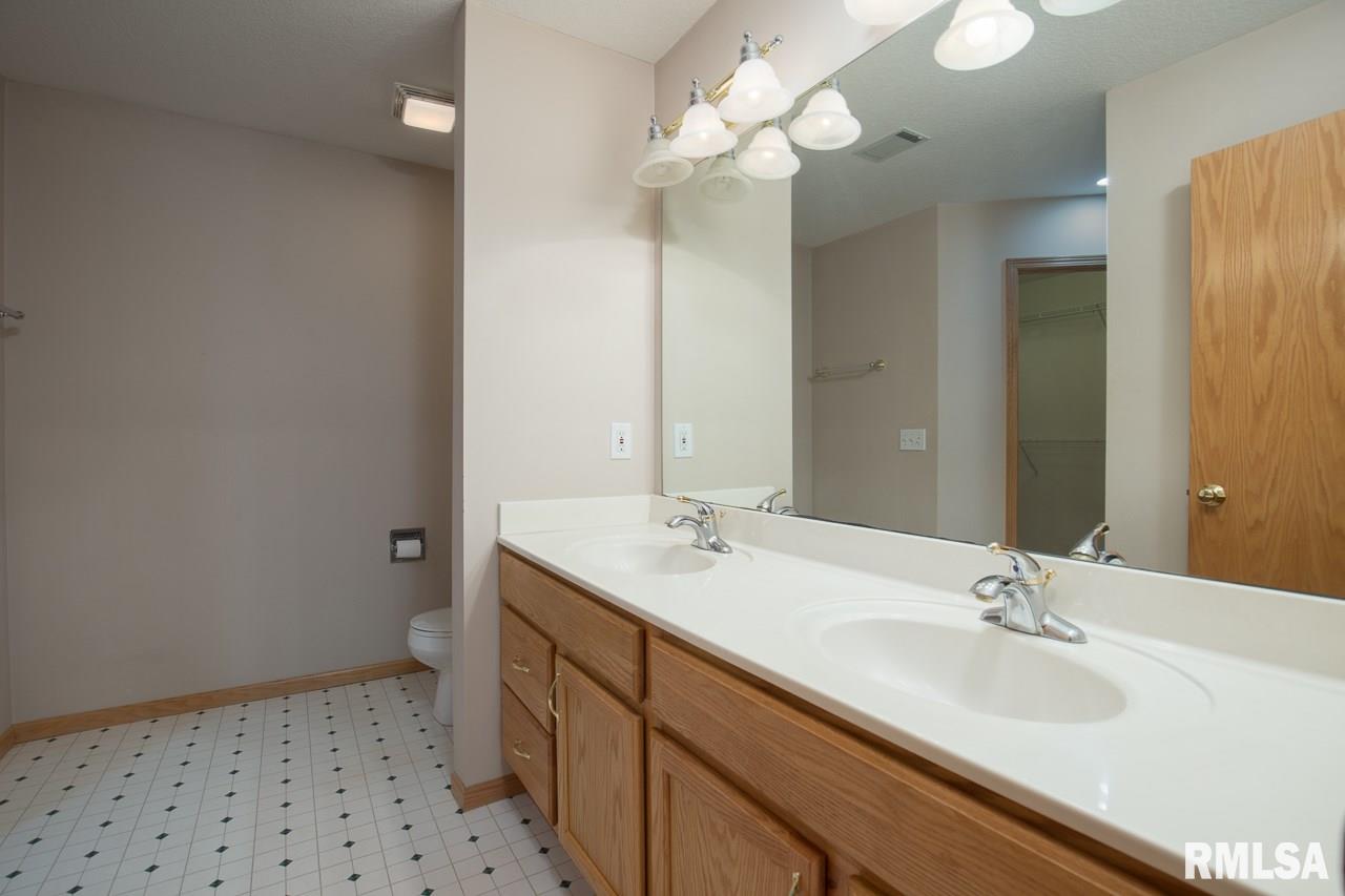 2075 Plum Tree Road Bettendorf, IA 52722 - Photo 12 of 20 Gallery Image 12