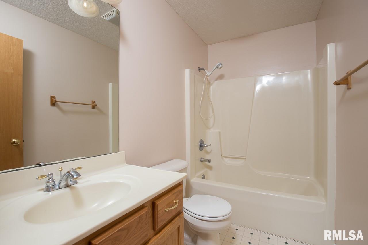 2075 Plum Tree Road Bettendorf, IA 52722 - Photo 17 of 20 Gallery Image 17
