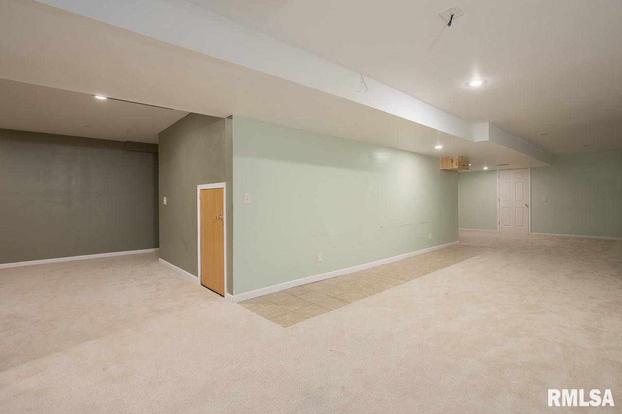 2075 Plum Tree Road Bettendorf, IA 52722 - Photo 19 of 20 Gallery Image 19