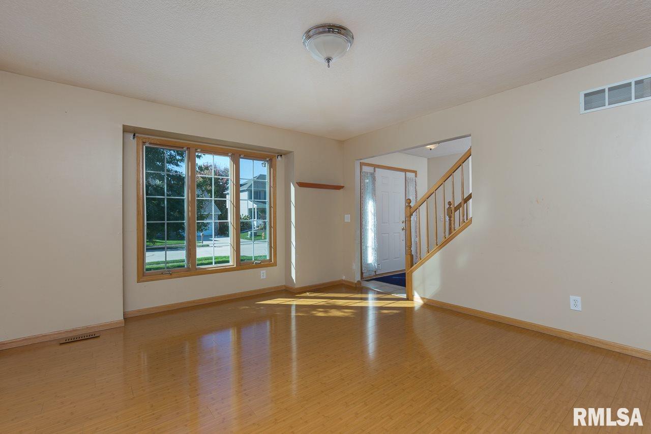 2075 Plum Tree Road Bettendorf, IA 52722 - Photo 2 of 20 Gallery Image 2