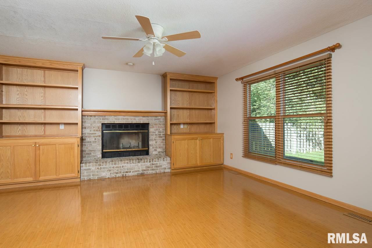 2075 Plum Tree Road Bettendorf, IA 52722 - Photo 4 of 20 Gallery Image 4