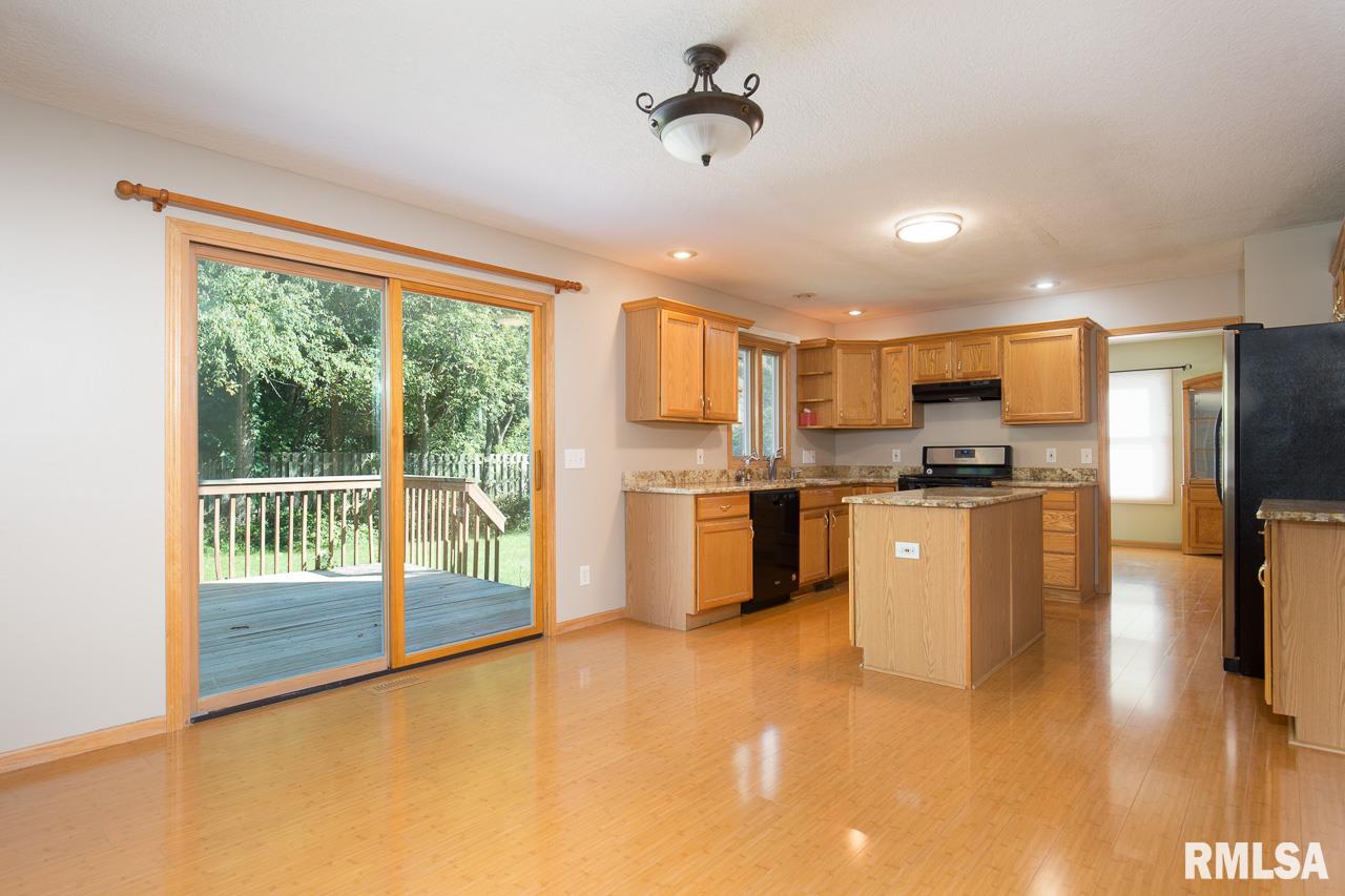 2075 Plum Tree Road Bettendorf, IA 52722 - Photo 5 of 20 Gallery Image 5