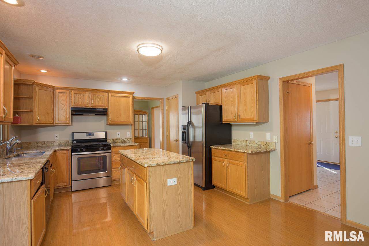 2075 Plum Tree Road Bettendorf, IA 52722 - Photo 6 of 20 Gallery Image 6