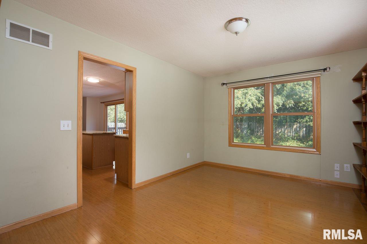 2075 Plum Tree Road Bettendorf, IA 52722 - Photo 9 of 20 Gallery Image 9