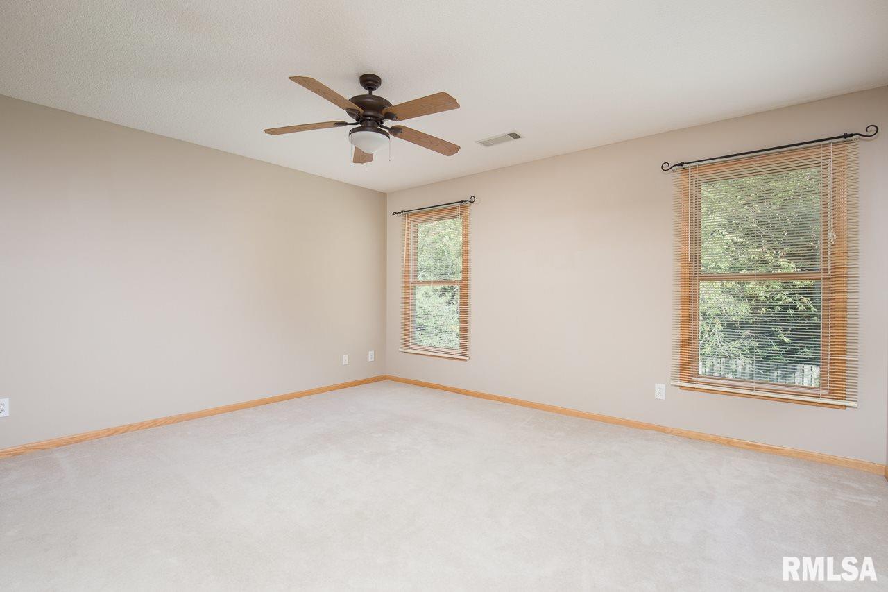 2075 Plum Tree Road Bettendorf, IA 52722 - Photo 10 of 20 Gallery Image 10