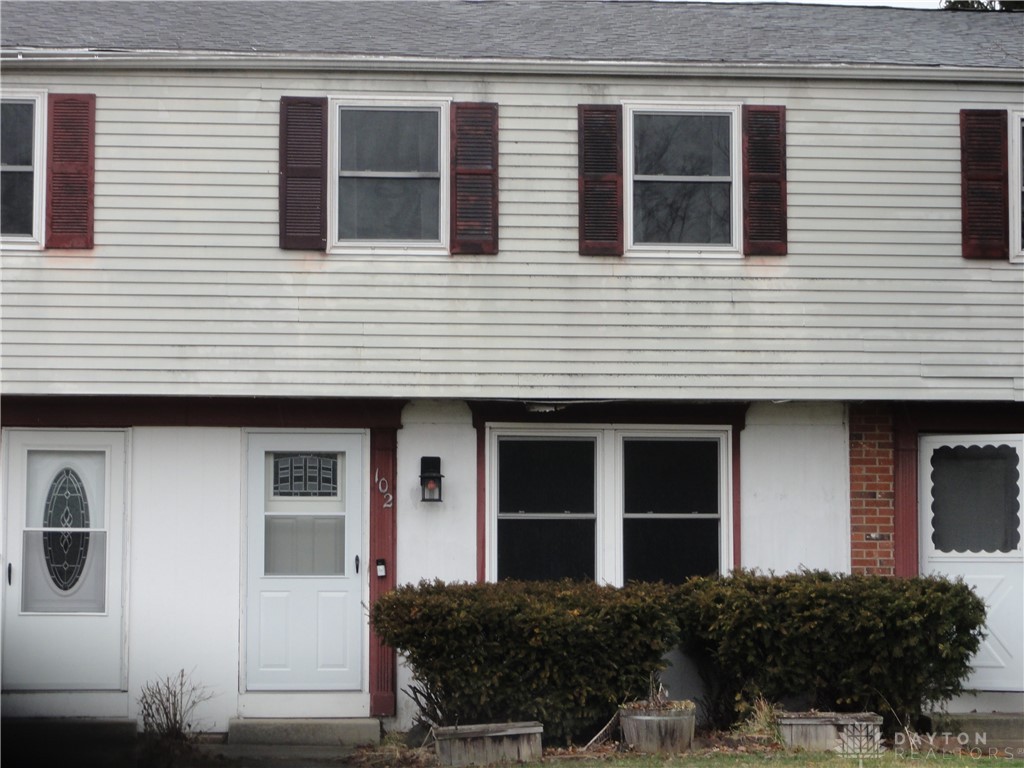 102 Concord Farm Road Englewood, OH 45322 - Photo 2 of 16