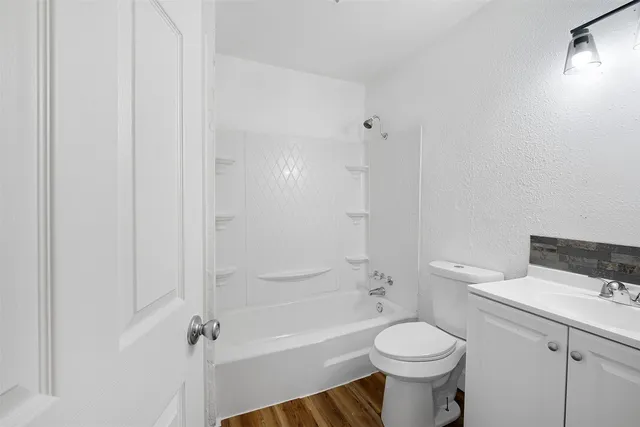 $870 | 2217 Mission Hill Drive, Unit D, Austin, TX 78741