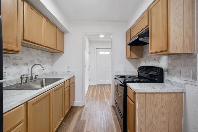 $870 | 2217 Mission Hill Drive, Unit D, Austin, TX 78741