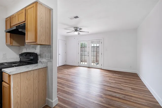 $870 | 2217 Mission Hill Drive, Unit D, Austin, TX 78741