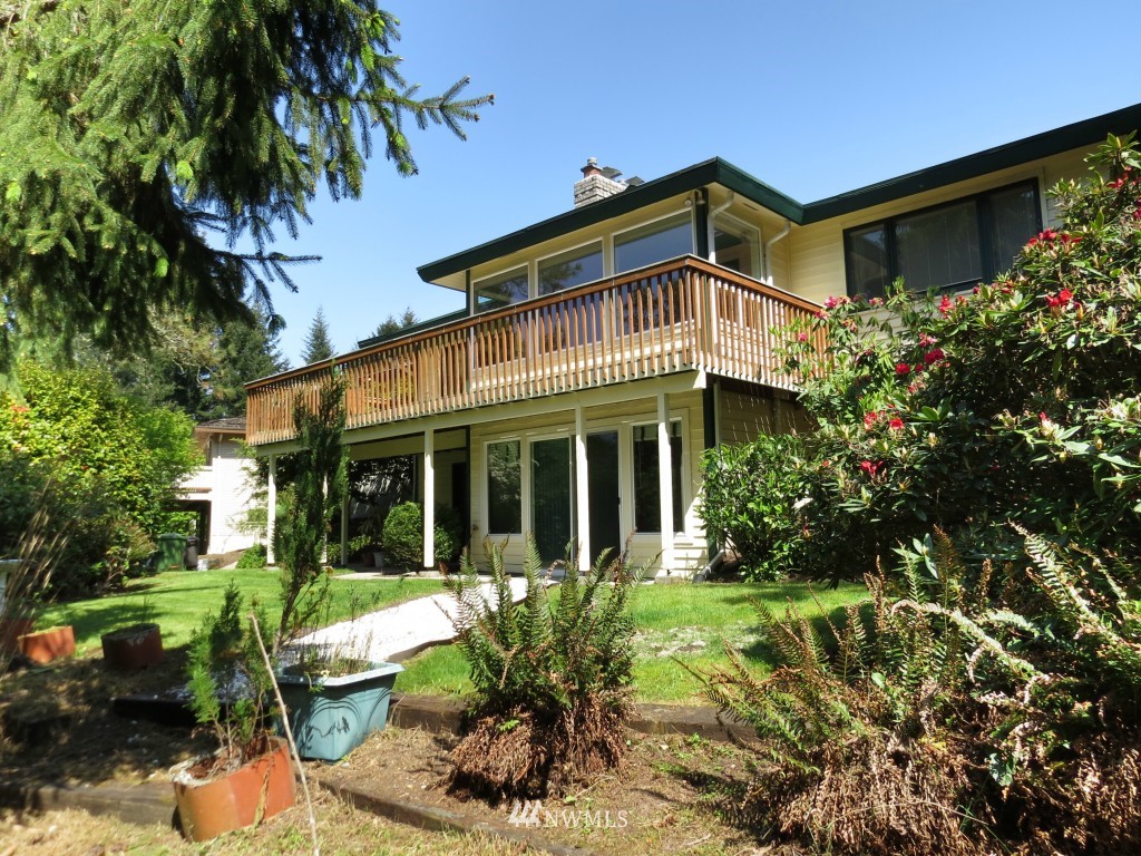 9021 Ridgeview Circle West University Place, WA 98466 - Photo 1 of 25 Gallery Image 1