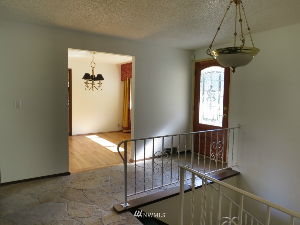 9021 Ridgeview Circle West University Place, WA 98466 - Photo 11 of 25 Gallery Image 11